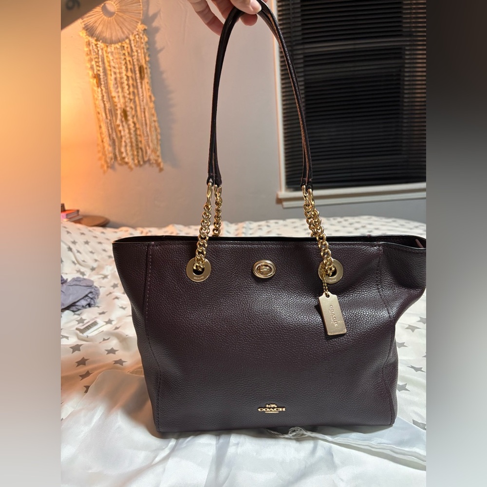 COACH Womens Burgundy Pebbled Leather Turnlock Chain Tote/Shoulder Bag